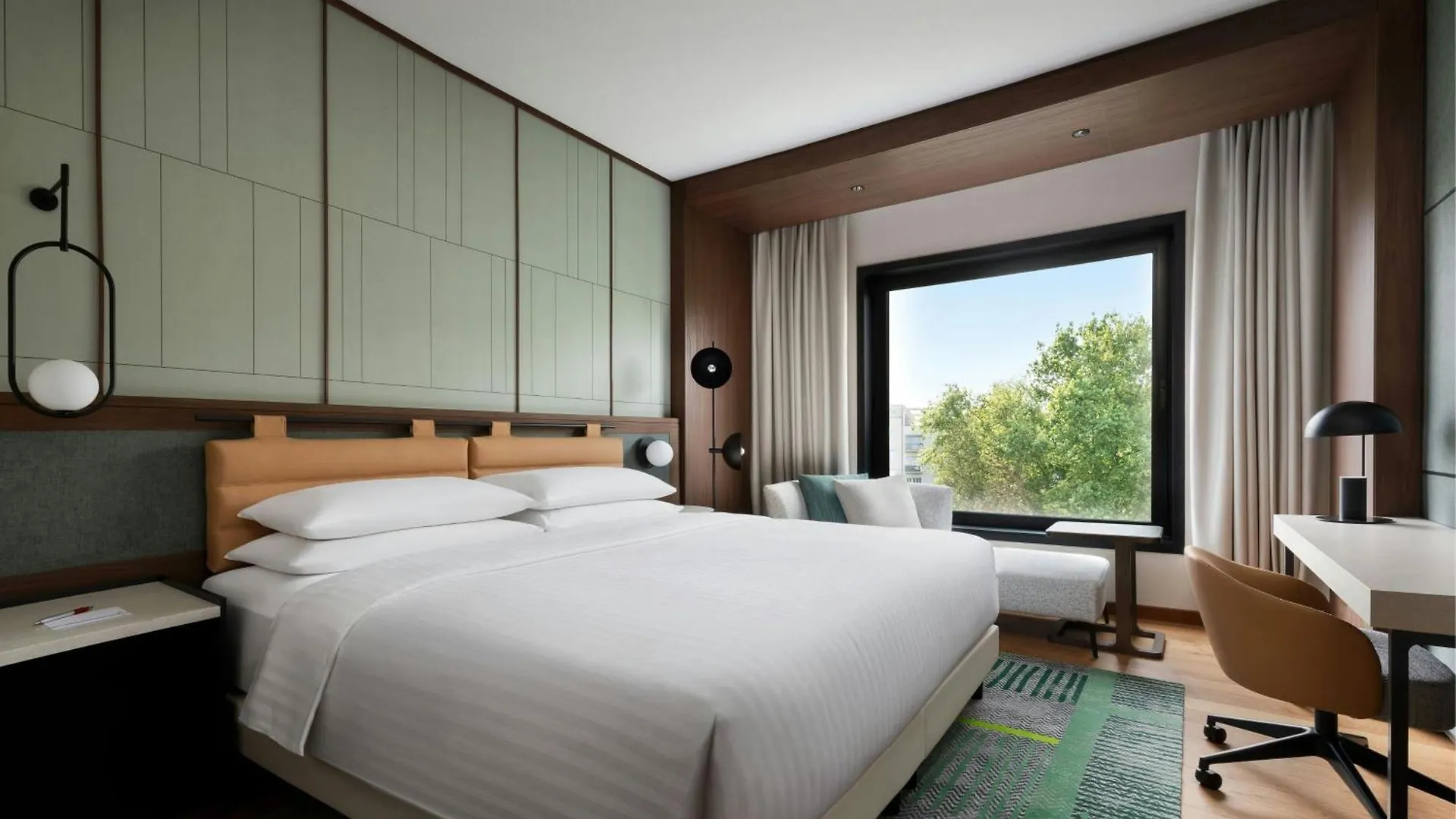 Milan Marriott Hotel 4*,
