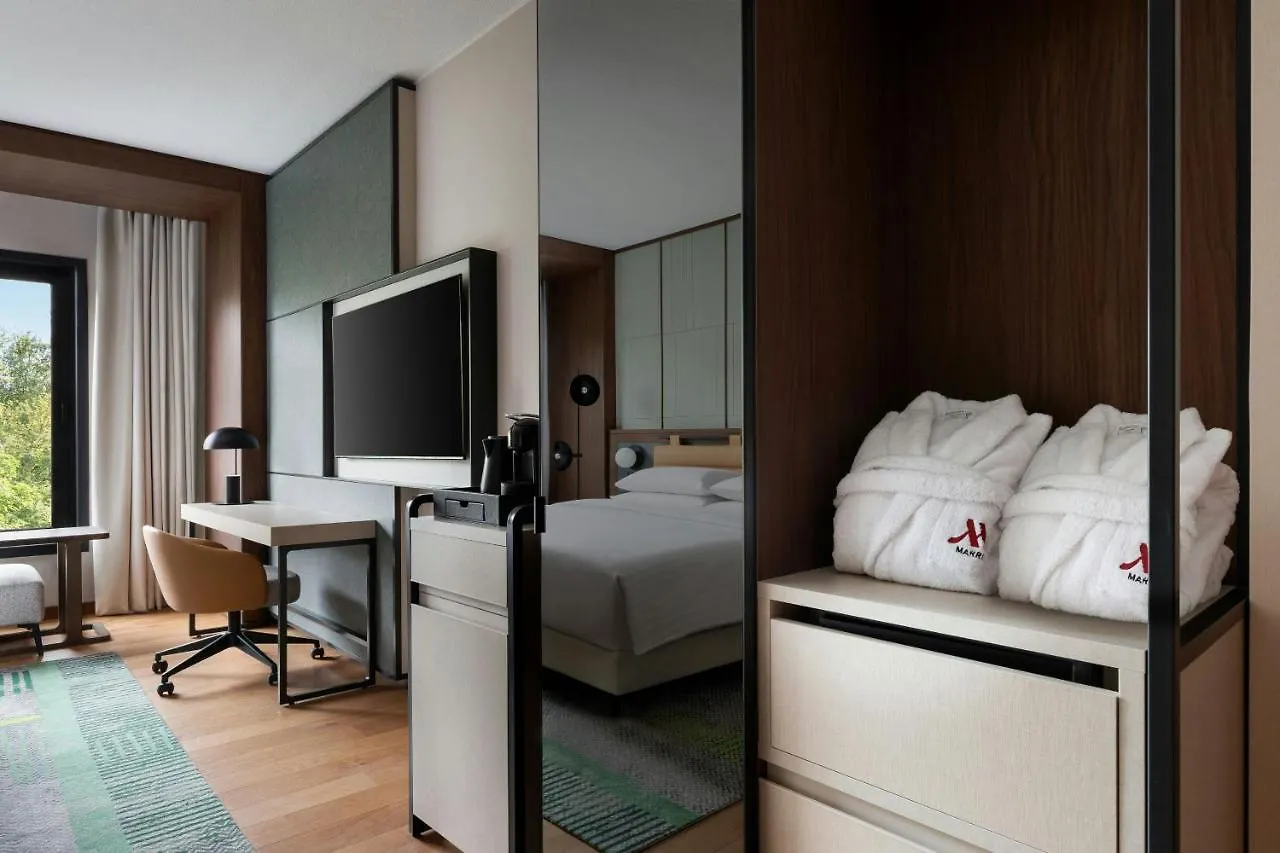 Milan Marriott Hotel 4*,