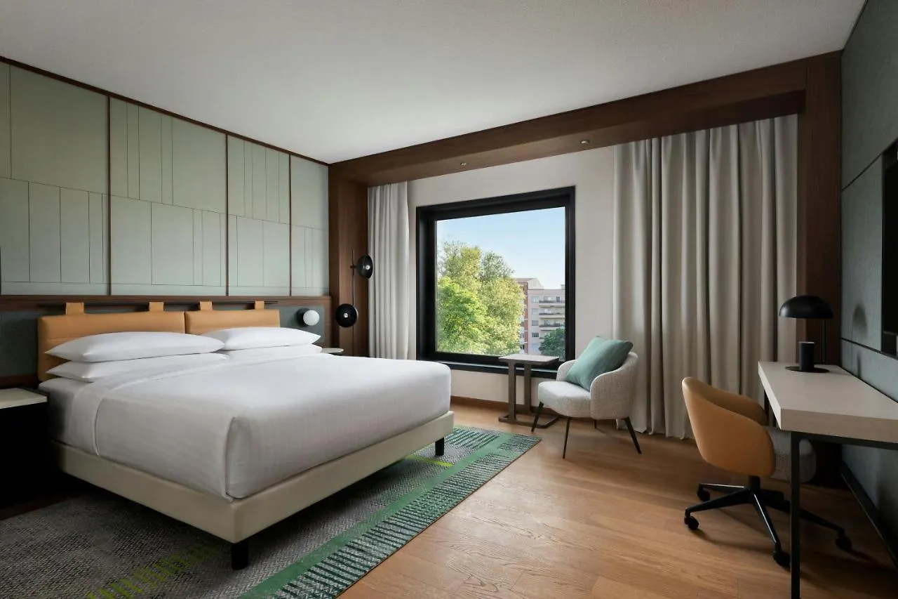 Milan Marriott Hotel 4*,