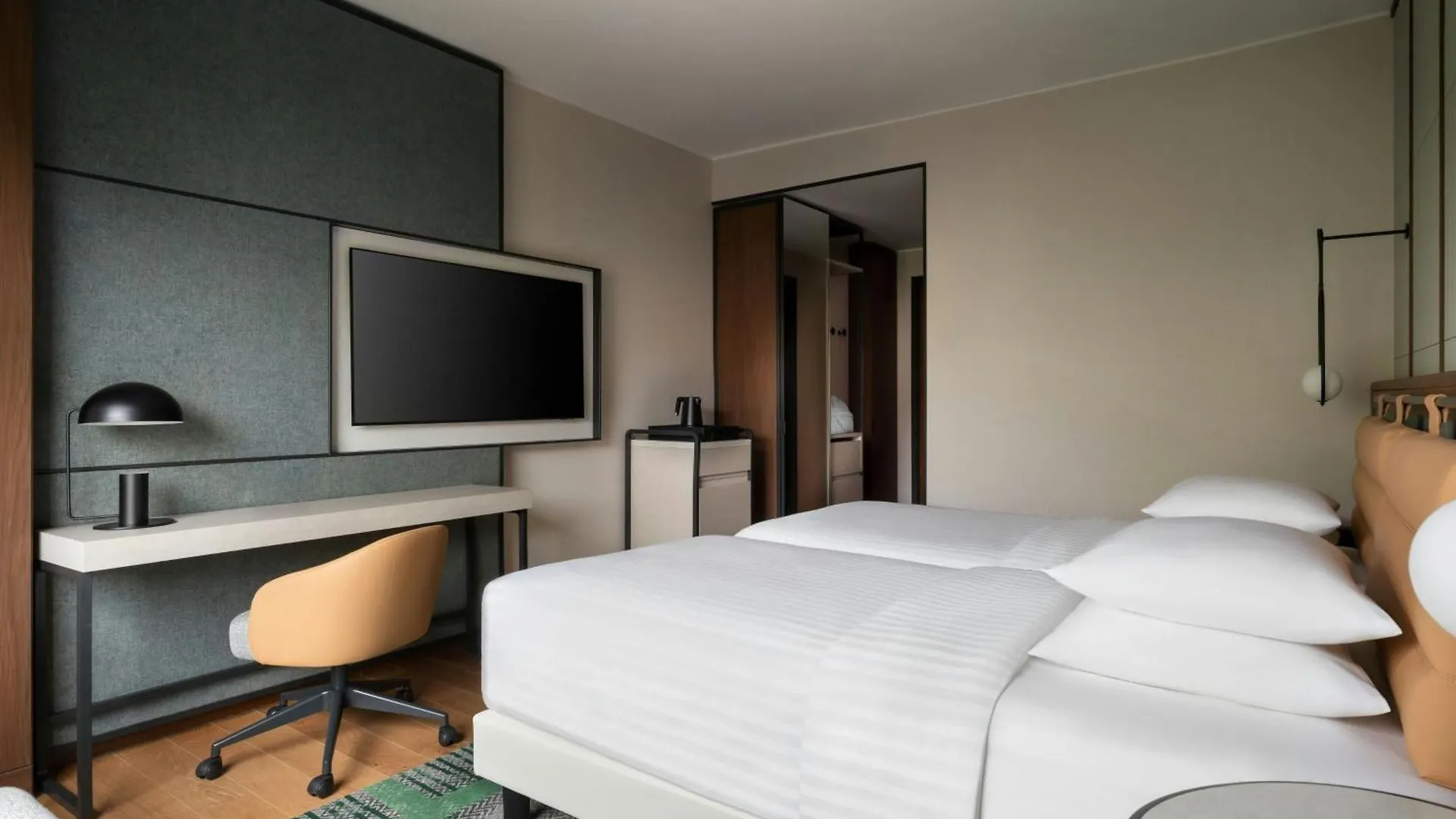 Milan Marriott Hotel 4*,