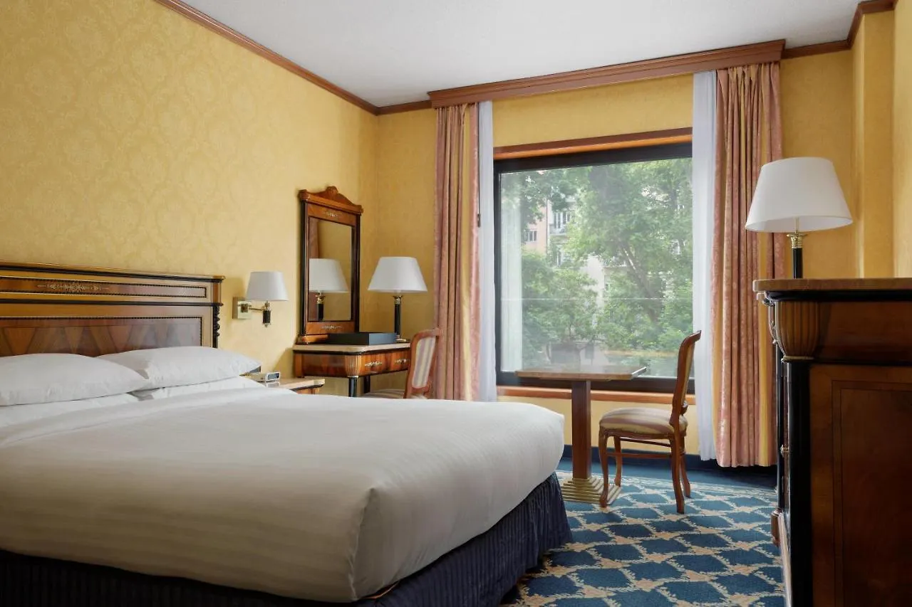 Milan Marriott Hotel 4*,